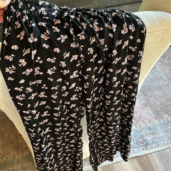 Wide Leg Patterned Pants - Picture 6 of 7